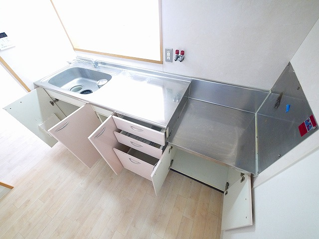 サウスシサムのキッチン|収納豊富なキッチンです