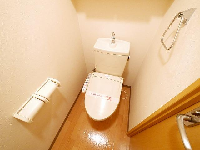 ヒムス　プルーニェのトイレ|清潔感のあるトイレです