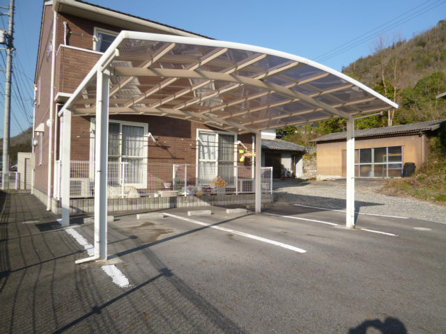ラフィネのその他共用部分|屋根付き駐車場