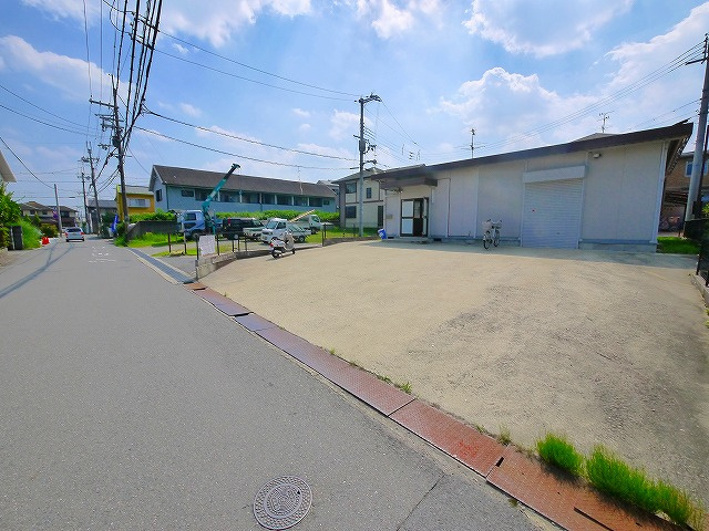 菅原英和店舗の駐車場