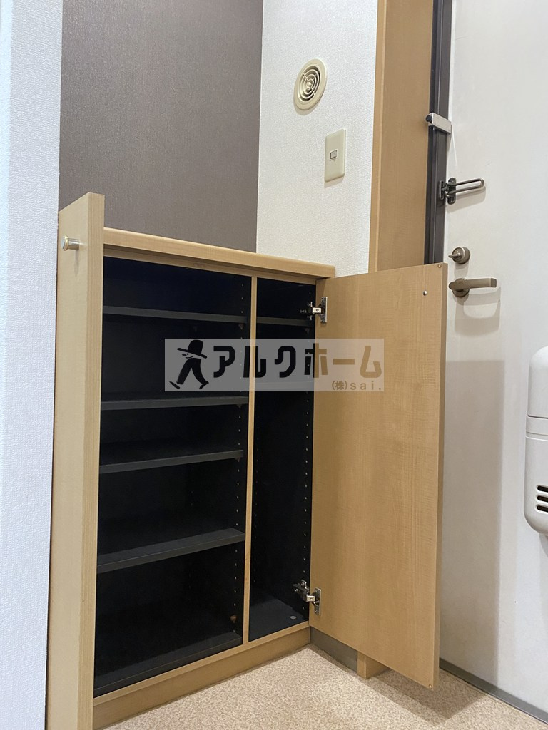 ティーエヌコートの玄関