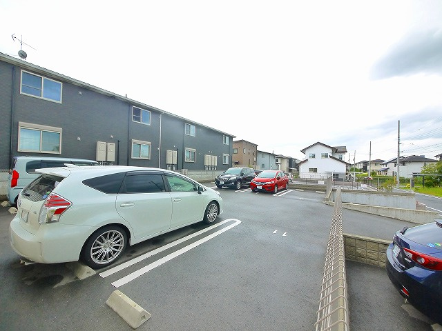 レジデンス城山台の駐車場