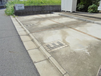 【駐車場】 | ※実際の区画とは異なります