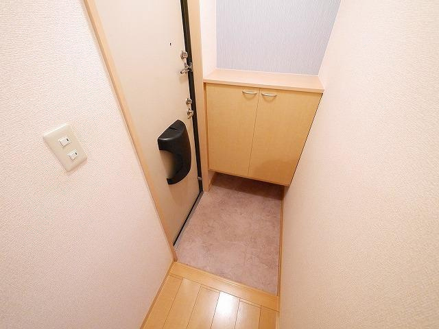 コート宮ノ下の玄関|明るい玄関です