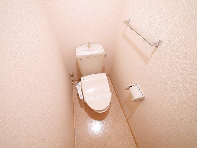 コート宮ノ下のトイレ|ゆったりとした空間のトイレです