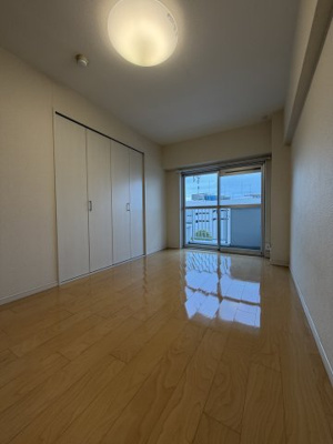 【洋室】 | バルコニーに面した洋室は7.5帖。