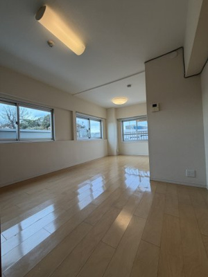 【洋室】 | 7.5帖の洋室の収納です