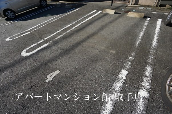 クレールⅠＡの駐車場