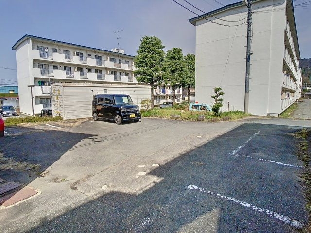 フレンドリー鈴川の駐車場