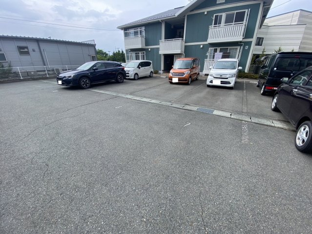 キャトルスクアール本宮の駐車場
