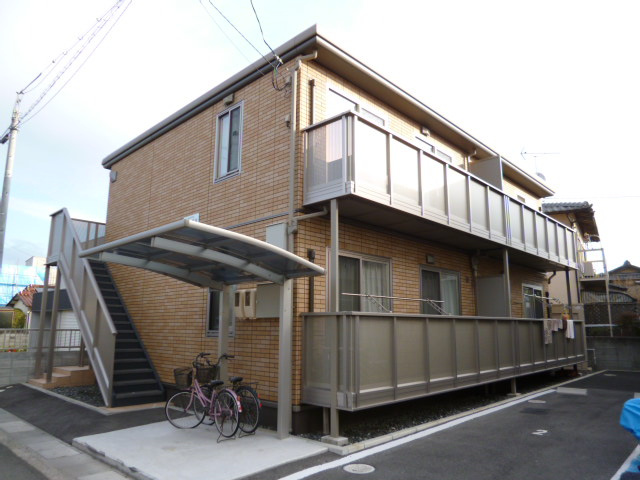 倉敷市上東のアパートの外観