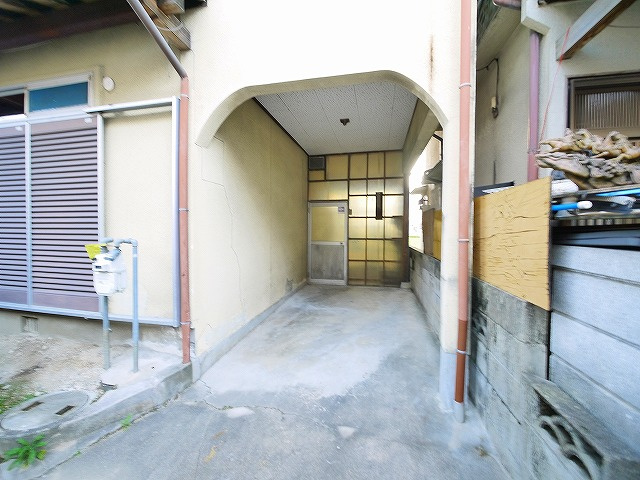 奈良市東九条町675-4貸家の駐車場|駐車場があるので、車を買う予定の方も安心です