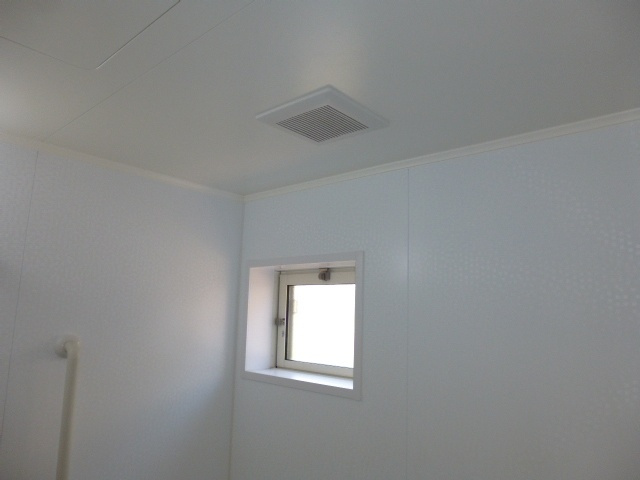 プリムローズ　ベルCの浴室|浴室窓・換気扇