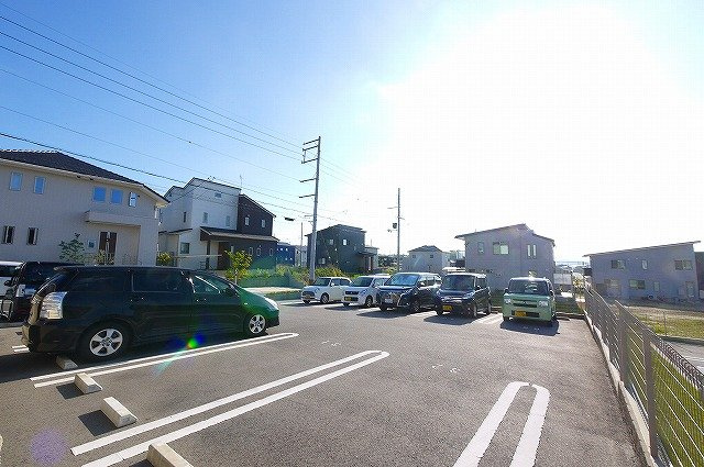 カーサレジオＡの駐車場|駐車場もございます。（空き状況などは弊社スタッフにお問い合わせください）