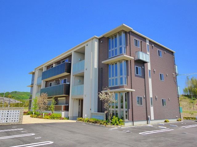 フェリオ城山台イーストの外観|キレイな外観のシャーメゾン賃貸です