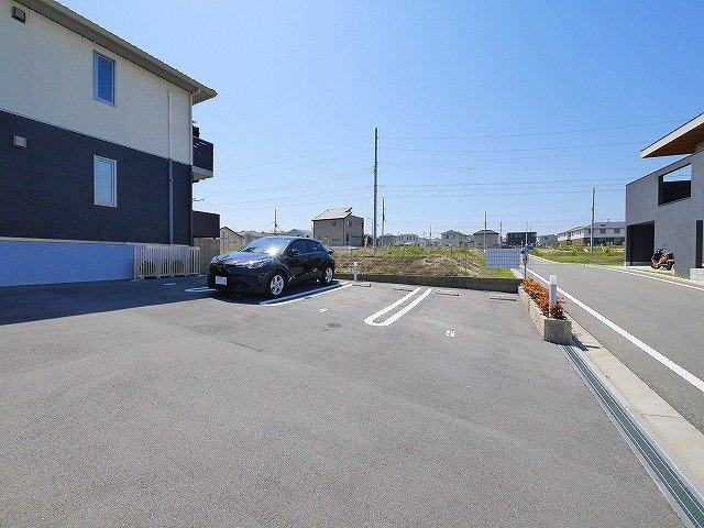 アンビエラの駐車場