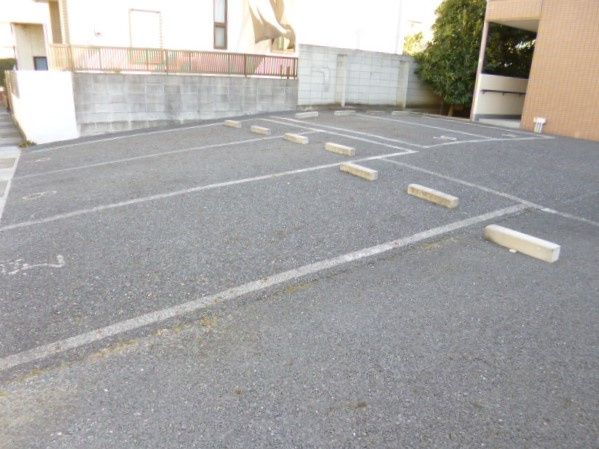 ボナール鶴の駐車場