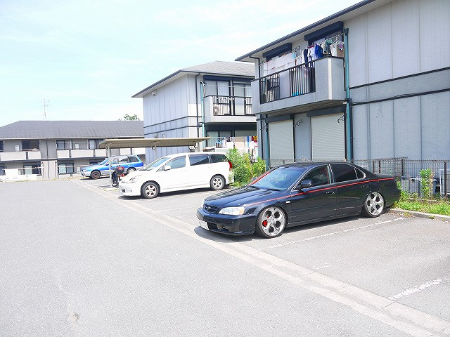 サンビューラ梅美台 Dの駐車場|カースペースがあります