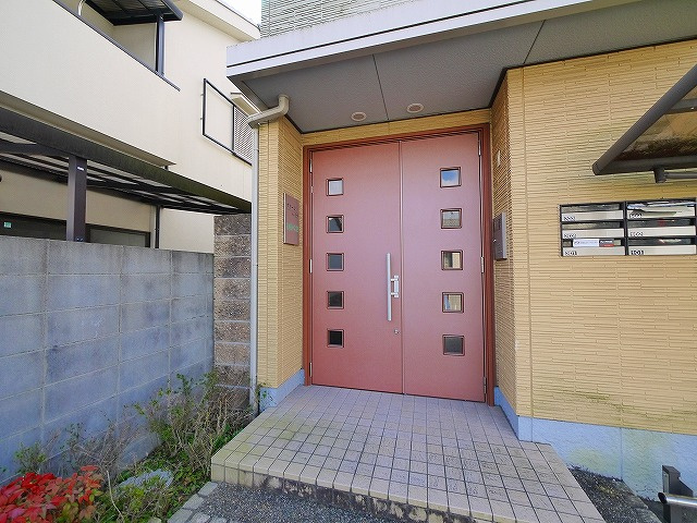 グリーンハイツわかくさのエントランス