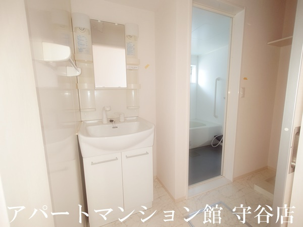 メディエートプラザ守谷百合ヶ丘の独立洗面台