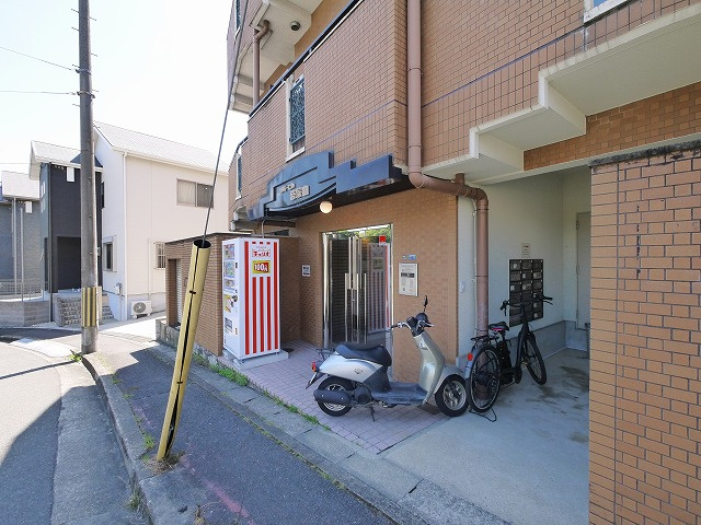 リバーヒル帝塚山のエントランス|毎日通るエントランスはこのようになっています