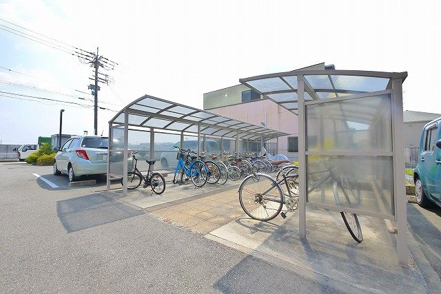 コム　アニモのその他共用部分|ゆったりとした駐輪スペース。