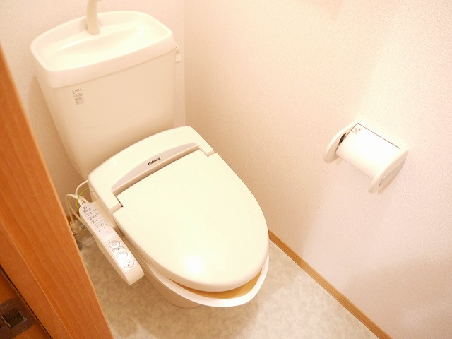 コム　アニモのトイレ|落ち着いた色調のトイレです