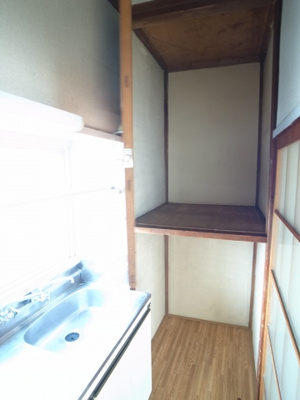 【洗面所】 | ガーデンハイツC | キッチン周りも収納力たっぷり！