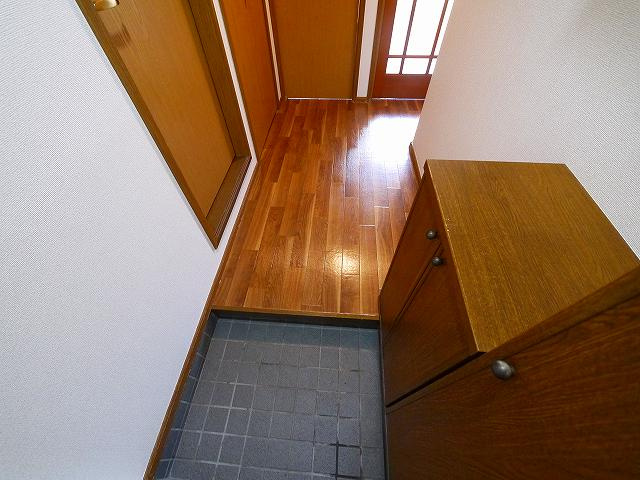 カーサ　ベルデ１の玄関|収納もある玄関です