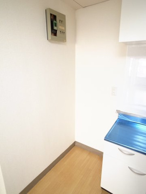 【キッチン】 | 千葉ゴールデンマンション | 冷蔵庫置き場は、キッチンサイドに！