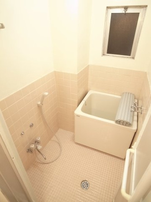 【浴室】 | 千葉ゴールデンマンション | シャワー派の方も、浴槽派の人も！広い浴室スペース。