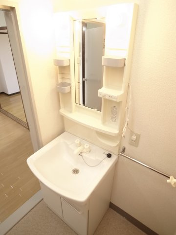 【洗面所】 | 千葉ゴールデンマンション | 洗面台もシッカリ独立。