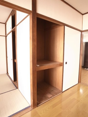 【収納】 | 千葉ゴールデンマンション | 収納スペースは1.5間でゆったり収納。