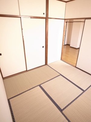 【寝室】 | 千葉ゴールデンマンション | 和室は1部屋あると、楽なんです！