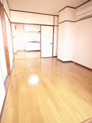 【子供部屋】 | 千葉ゴールデンマンション | 縁側が有って6帖より広く使える洋間