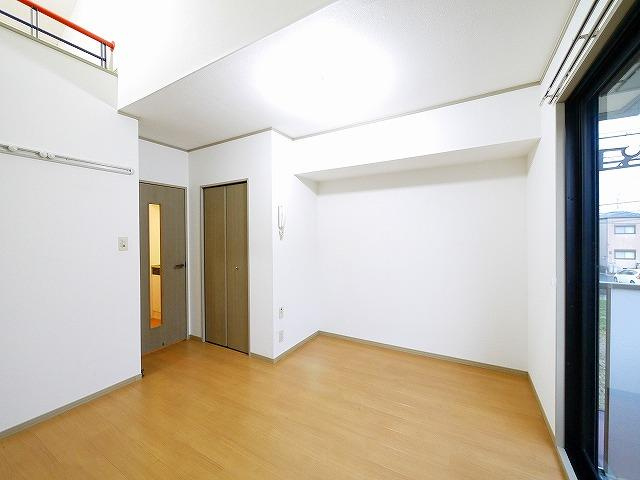 セジュール三笠Cの居間・リビング|使いやすい居間です