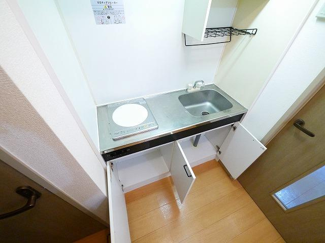 セジュール三笠Cのキッチン|お料理しやすいキッチンです