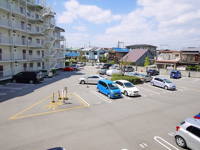 西大寺サンハイツ2号の駐車場