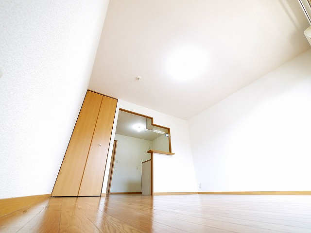 シャルマン（西大寺小坊町）の洋室|きれいな洋室です