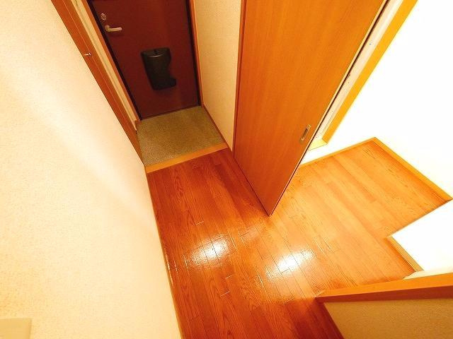 シャルマン（西大寺小坊町）のその他|明るい室内です