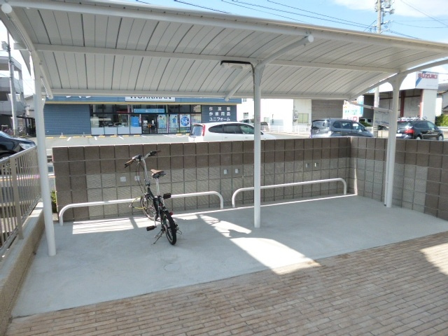 総社市中央２丁目のアパートのその他共用部分|自転車置き場