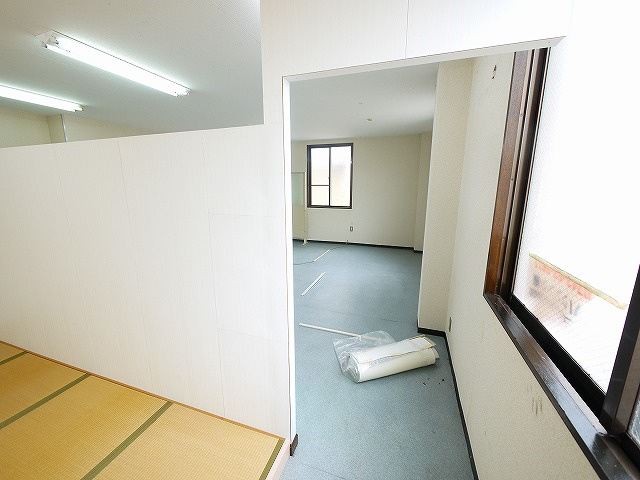 大和丸山ビルの内装|壁で区切られています