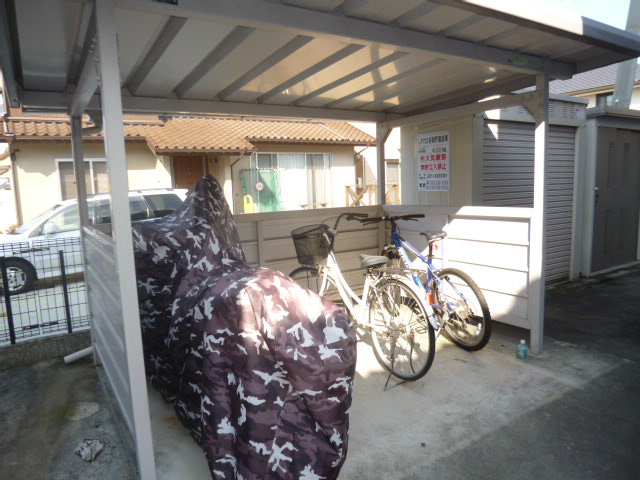 総社市福井のアパートのその他共用部分|自転車置き場
