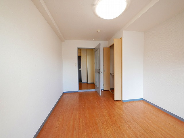 北羅マンションの洋室