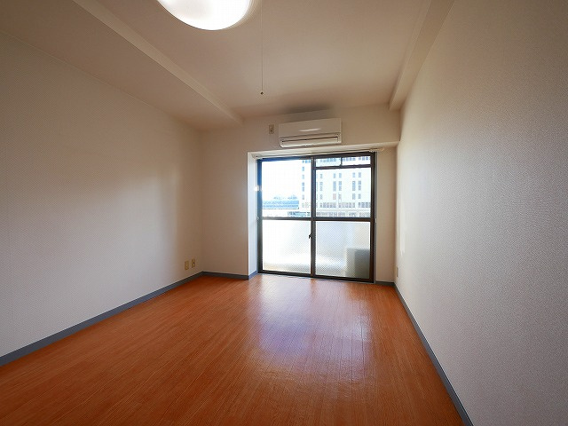 北羅マンションの居間・リビング