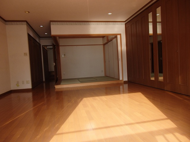 【洋室】 | サンビルダー春日野道