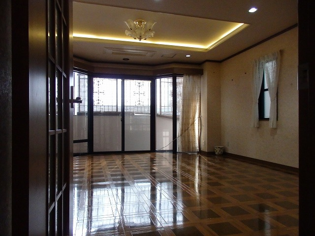 【居間・リビング】 | サンビルダー春日野道