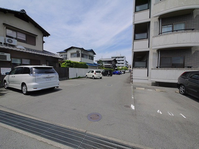 バウムヴィラ西大寺の駐車場|駐車場です