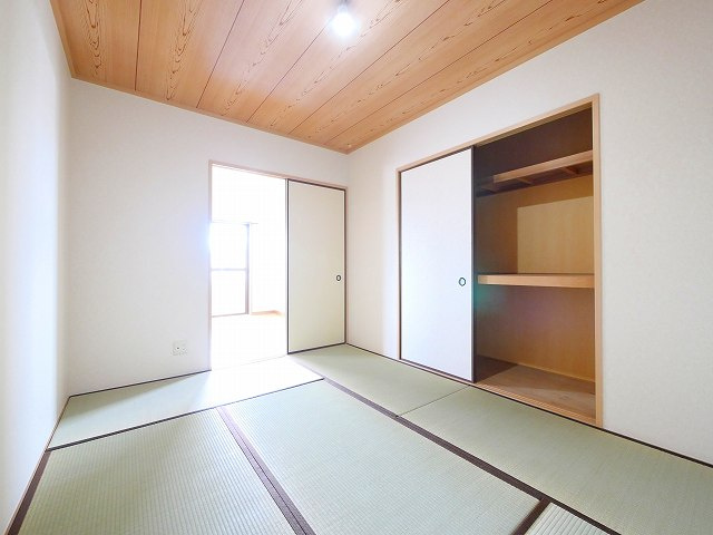 バウムヴィラ西大寺の和室