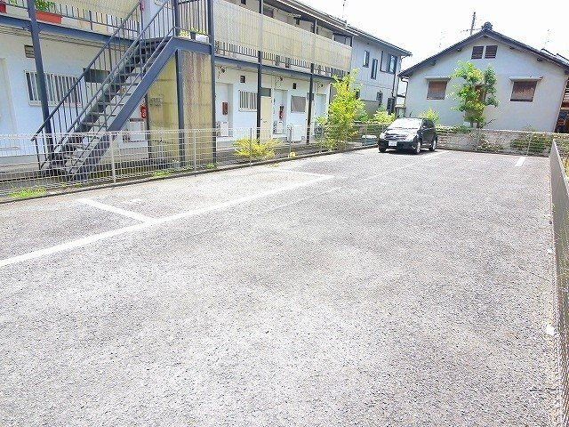 前ノ町ハイツの駐車場